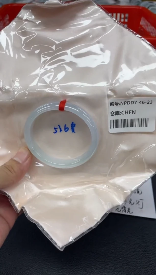 翡翠手镯未镶嵌翡翠手镯