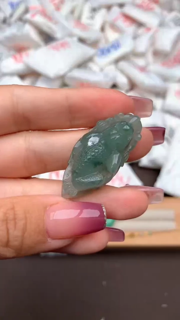 【闪购商品】翡翠挂件未镶嵌—  