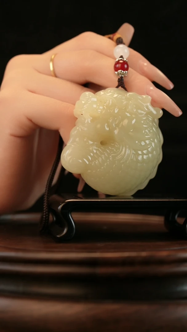 云南石竹叶青雕刻：鱼化龙