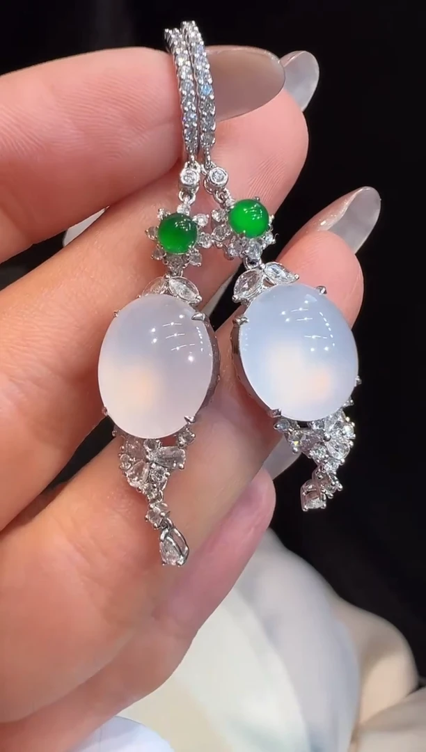 18K金镶嵌翡翠耳饰耳饰