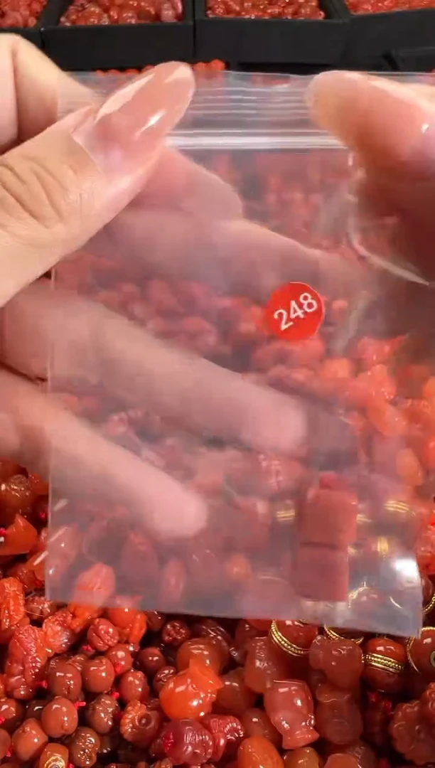 南红玛瑙未镶嵌颈饰1