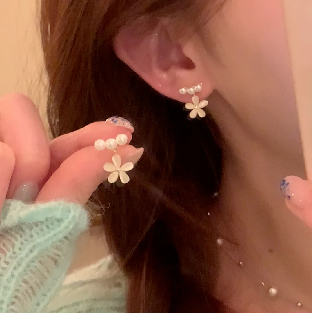 铜合金仿珍珠耳饰 春夏新款灵动珠珠花朵耳环女气质温柔耳针耳饰