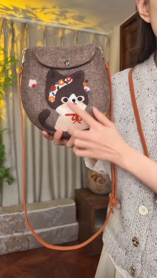 羊毛非遗羊毛毡包 蛋蛋包花环猫咪