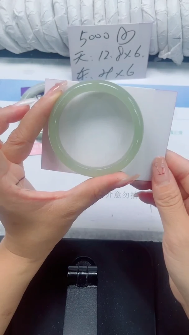 未镶嵌手镯石英质玉52-54.4