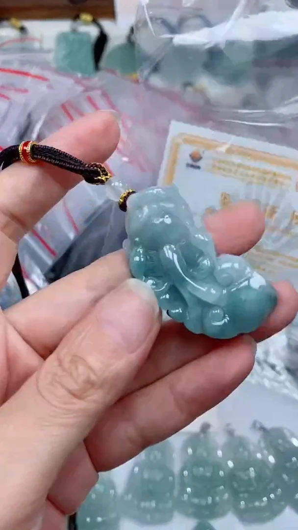 颈饰未镶嵌翡翠吊坠