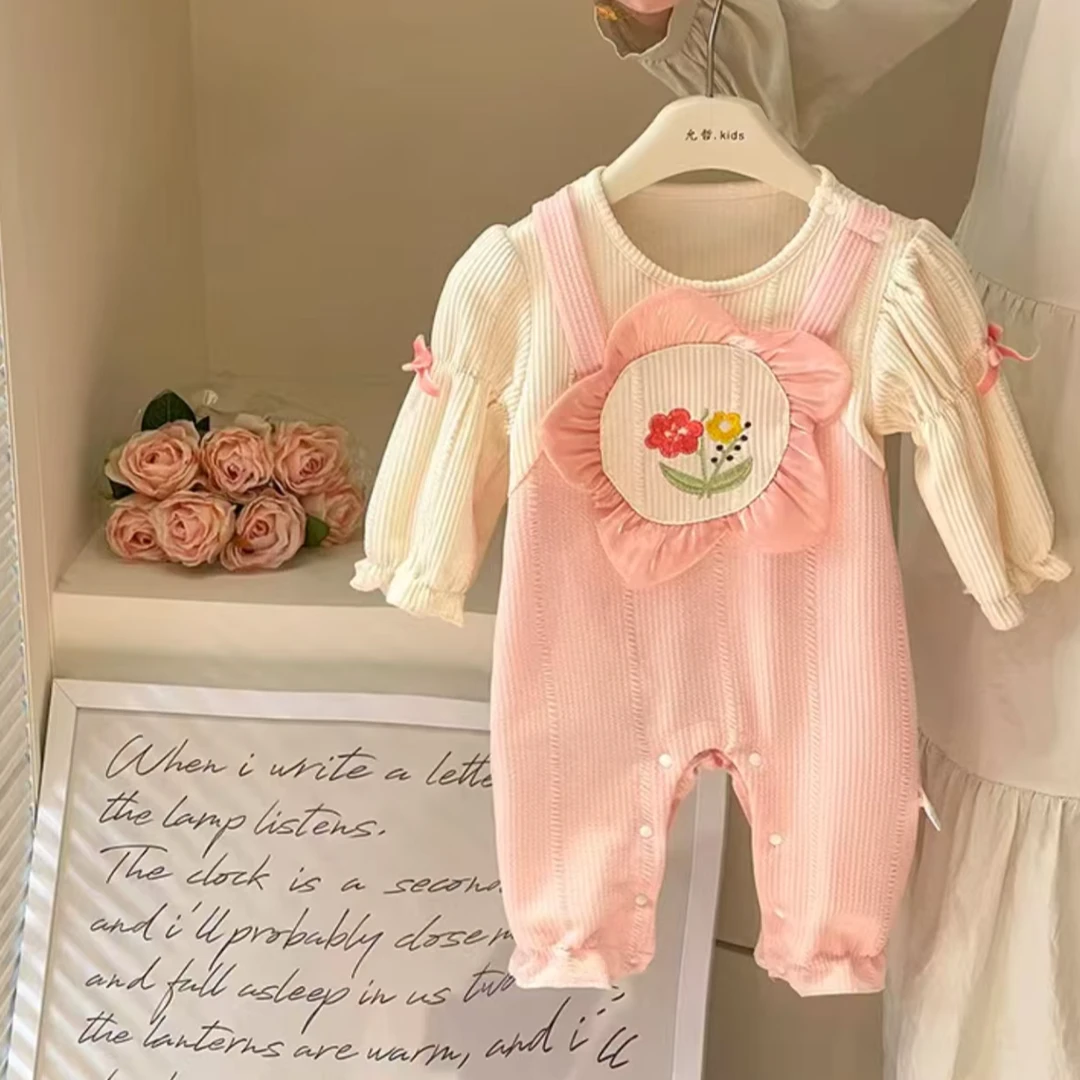 婴儿春秋装衣服一岁半女宝宝连体衣公主超萌满月百天外出哈衣春季