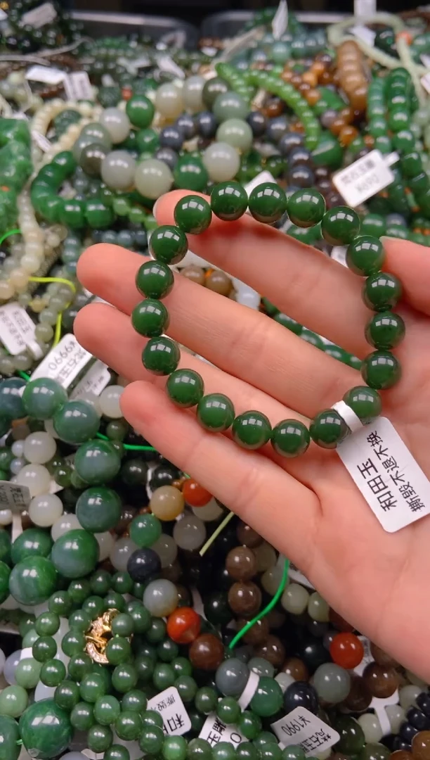 和田玉未镶嵌颈饰1