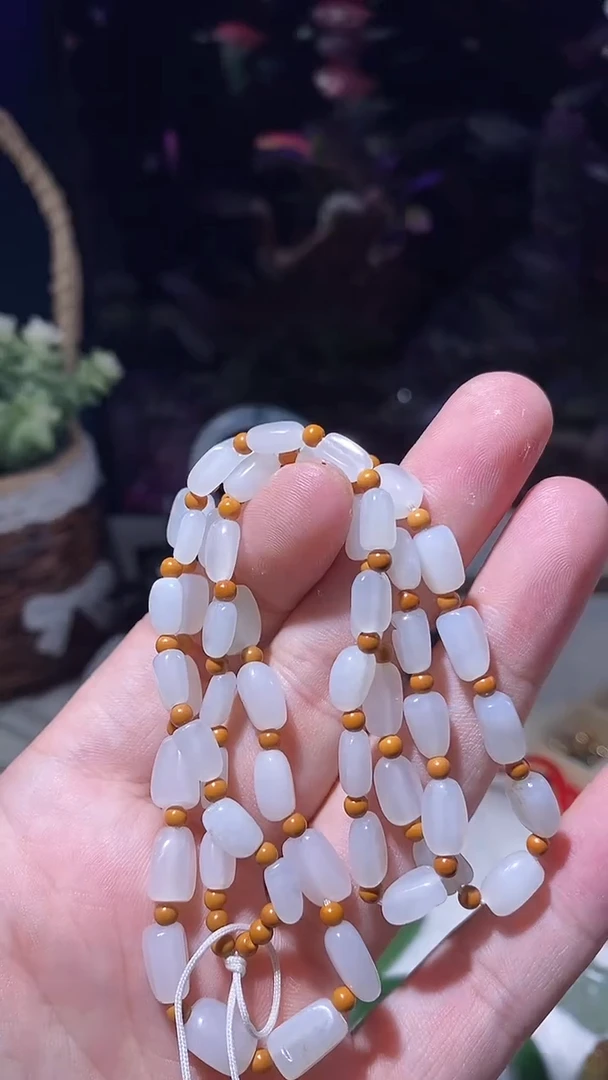 和田玉未镶嵌颈饰多样性发一件