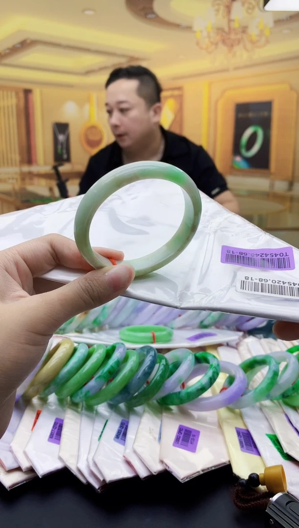 未镶嵌手镯翡翠AAAA