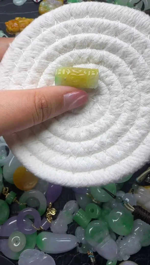 颈饰未镶嵌翡翠缅甸翡翠吊坠