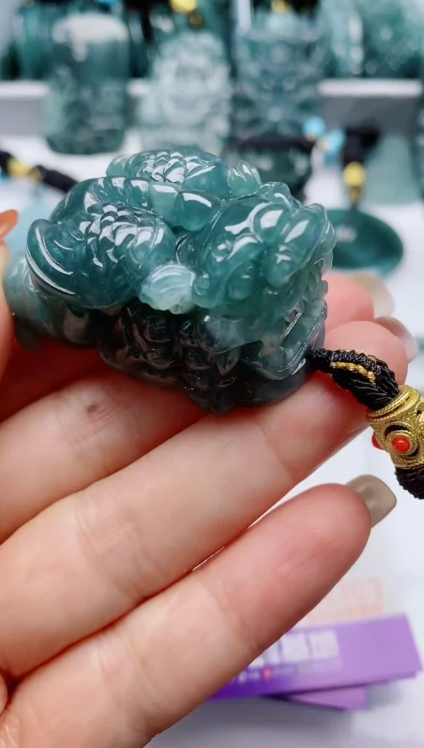 颈饰未镶嵌翡翠