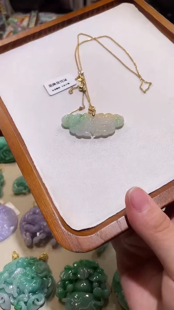 翡翠未镶嵌颈饰吊坠