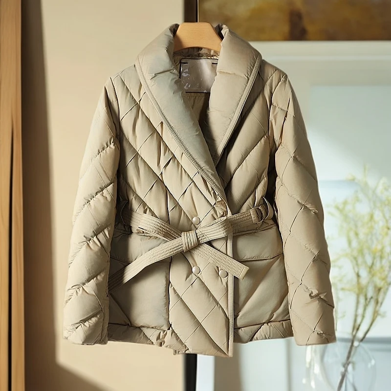 【贝高奢】冬90白鹅绒设计感时尚青果领短款羽绒服外套女士888