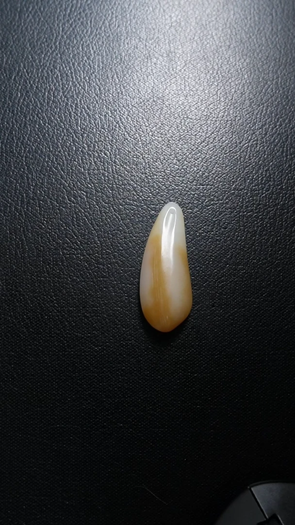颈饰未镶嵌和田玉吊坠