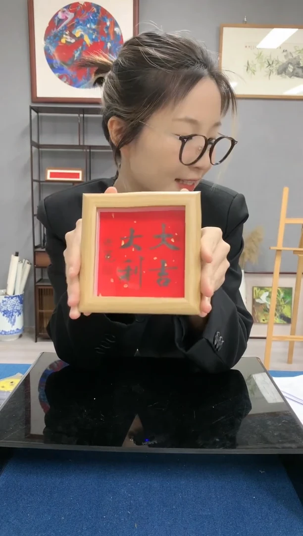 国画史洪亮老师书法摆台