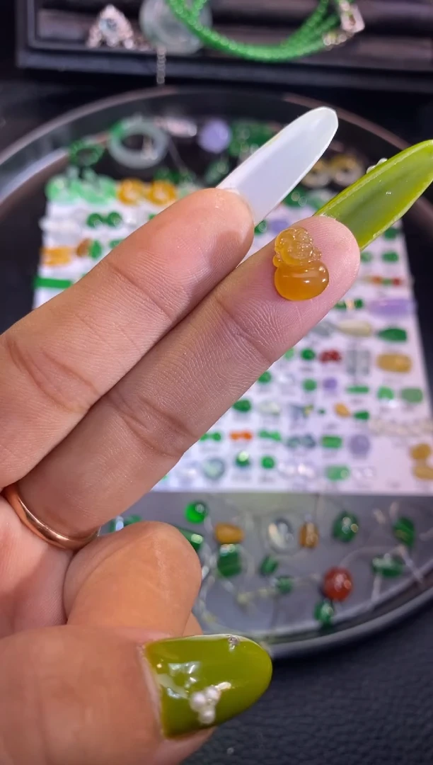 翡翠挂件未镶嵌佛