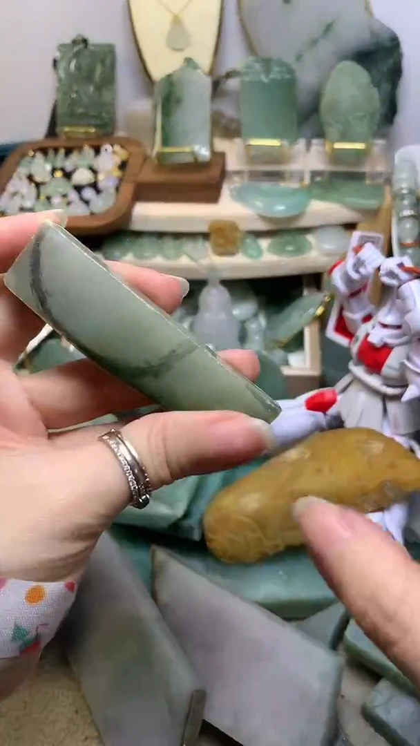 翡翠挂件未镶嵌 缅甸A货翡翠，没有运费险