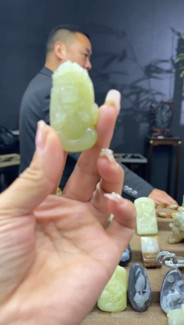 颈饰未镶嵌和田玉1