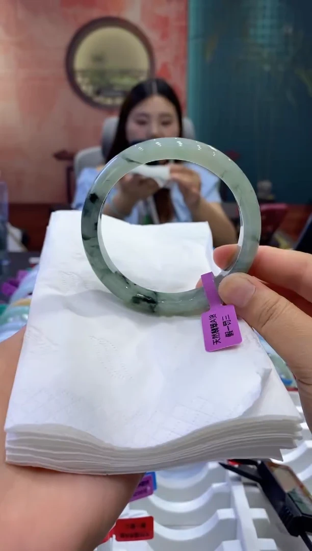 翡翠手镯未镶嵌多人0007589