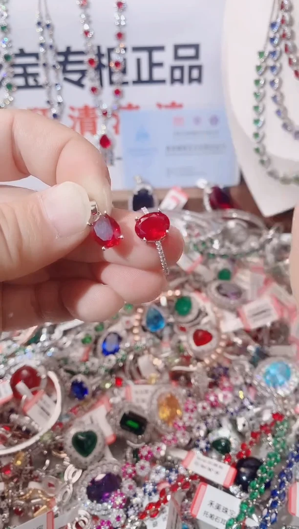 颈饰未镶嵌红宝石