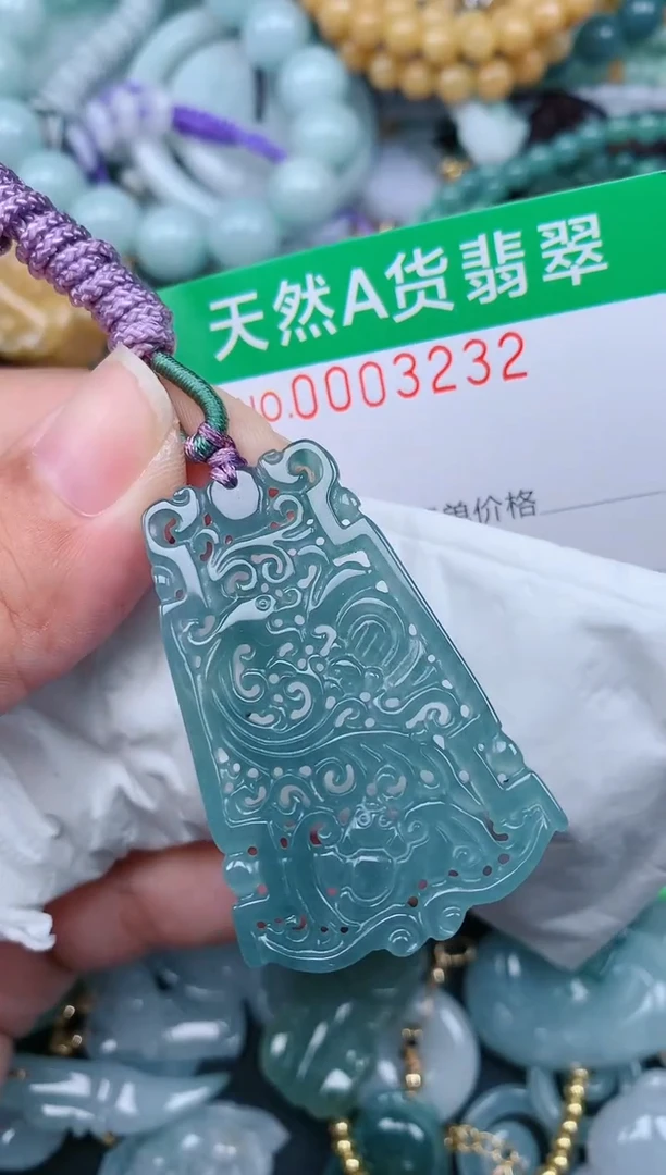 翡翠未镶嵌颈饰.0003232