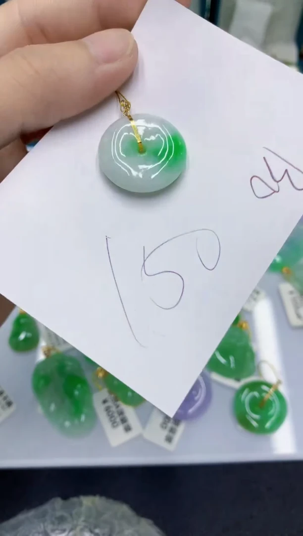 翡翠18K金镶嵌颈饰翡翠