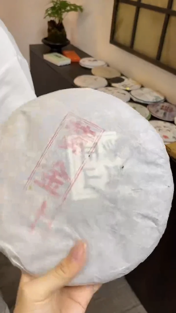 2016年春·易武正山黄金叶普洱生茶357g饼茶
