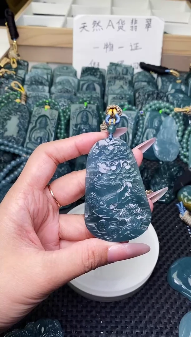 颈饰未镶嵌翡翠