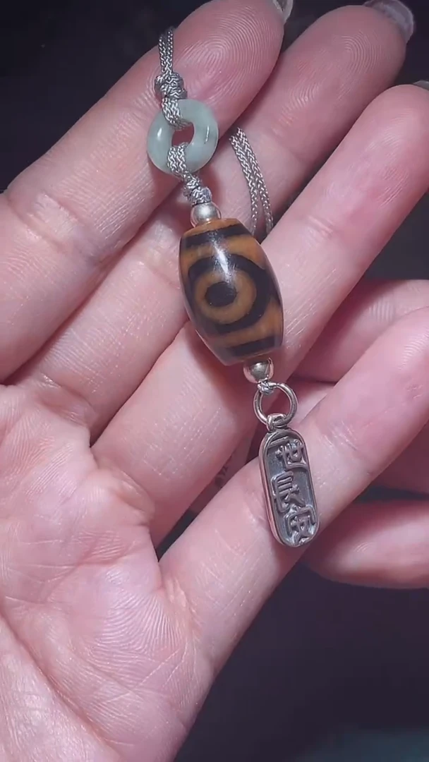 【闪购商品】玛瑙/玉髓挂件未镶嵌Y62025熊猫三Y挂件