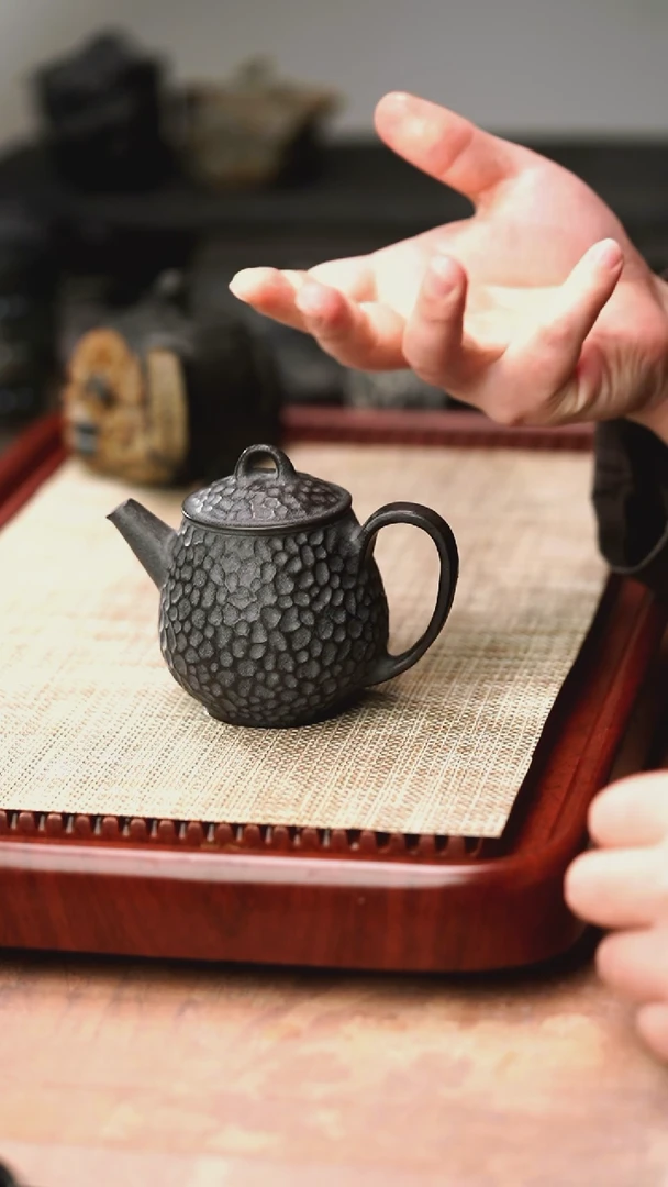 归玉堂冰碛岩重工雕刻灵泉壶200cc