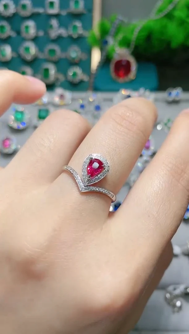 18K金镶嵌18K金戒指红宝石.