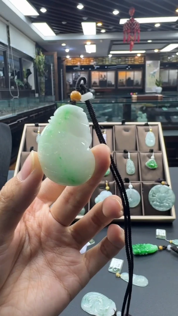 颈饰未镶嵌翡翠钱袋子