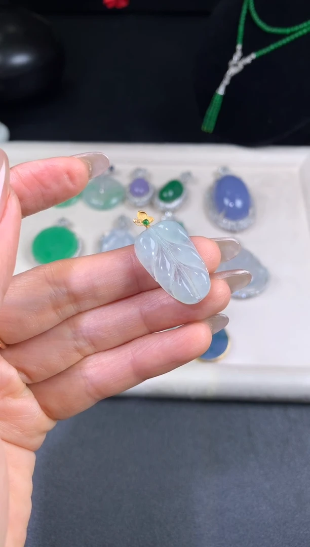 吊坠(不含链)18K金镶嵌翡翠