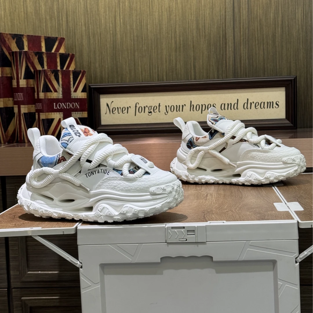 2025秋季新款时尚百搭潮流轻奢高端耐磨休闲男鞋（偏大一码）