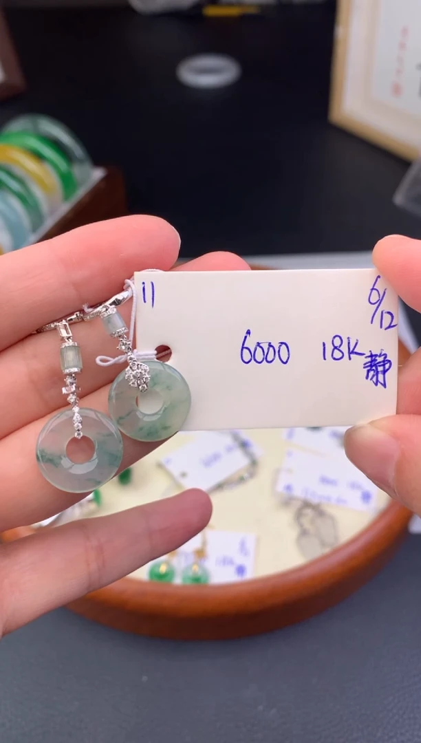 18K金镶嵌翡翠耳饰假一赔三 挂件