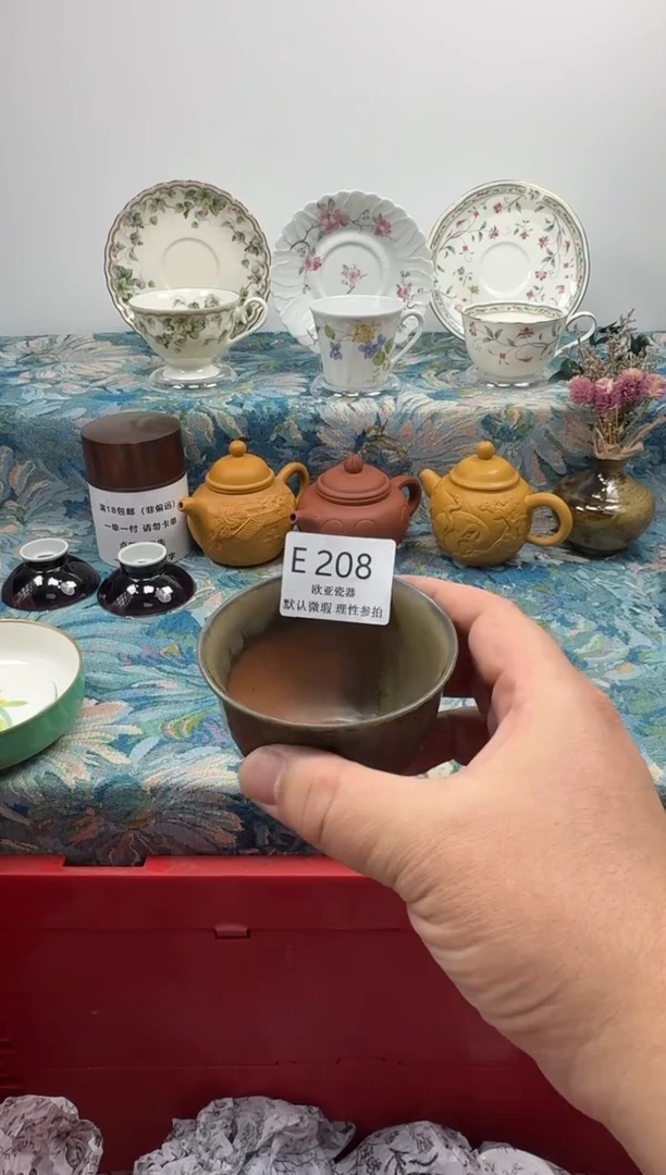 瓷片倚***石           E208