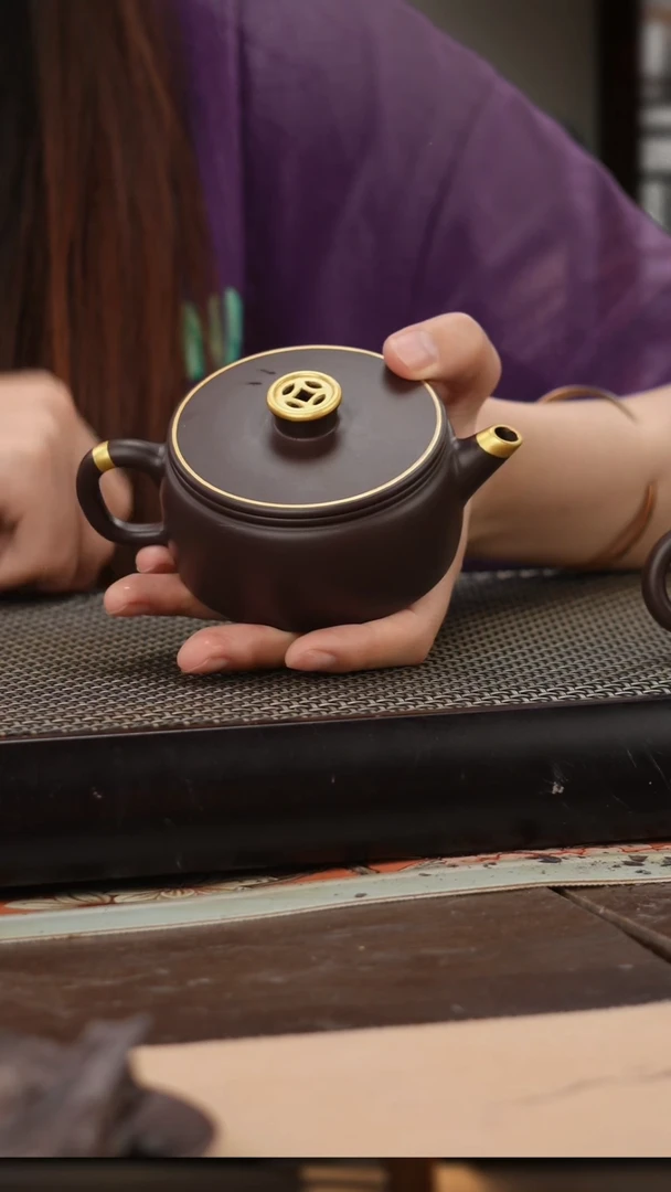 茶壶紫砂四号井茄皮紫泥描金钱币钮汉瓦150cc
