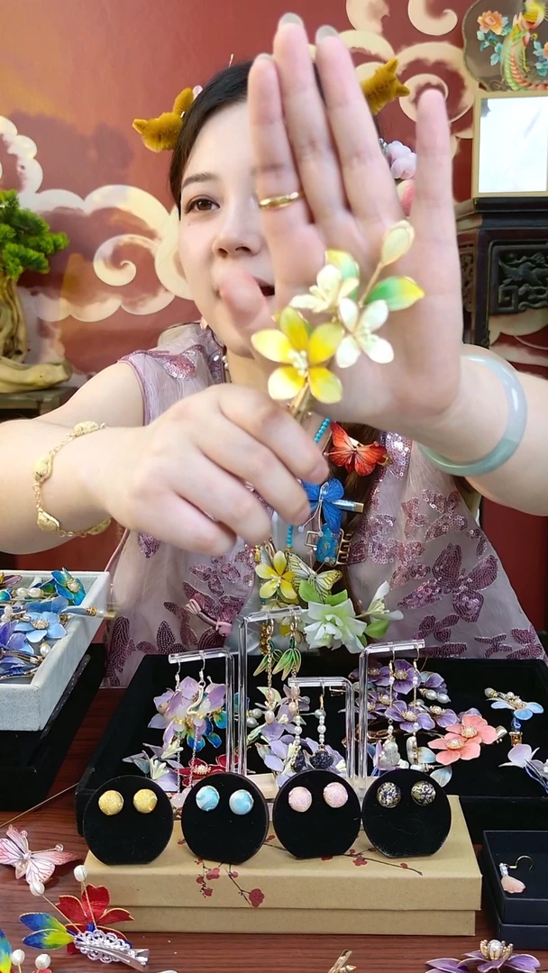 刺绣纯手工非遗绒花边夹