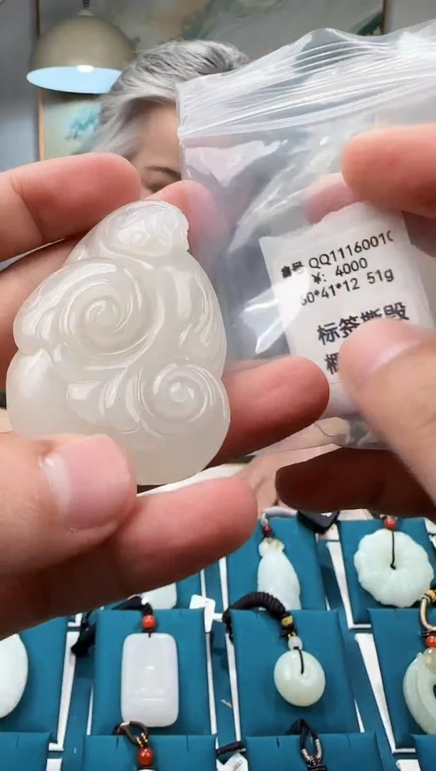 颈饰未镶嵌和田玉吊坠QQ