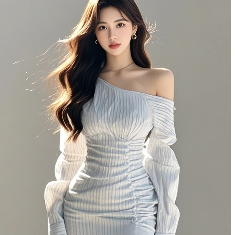 小众性感条纹斜肩连衣裙女2025年新款春季收腰气质性感修身包臀裙