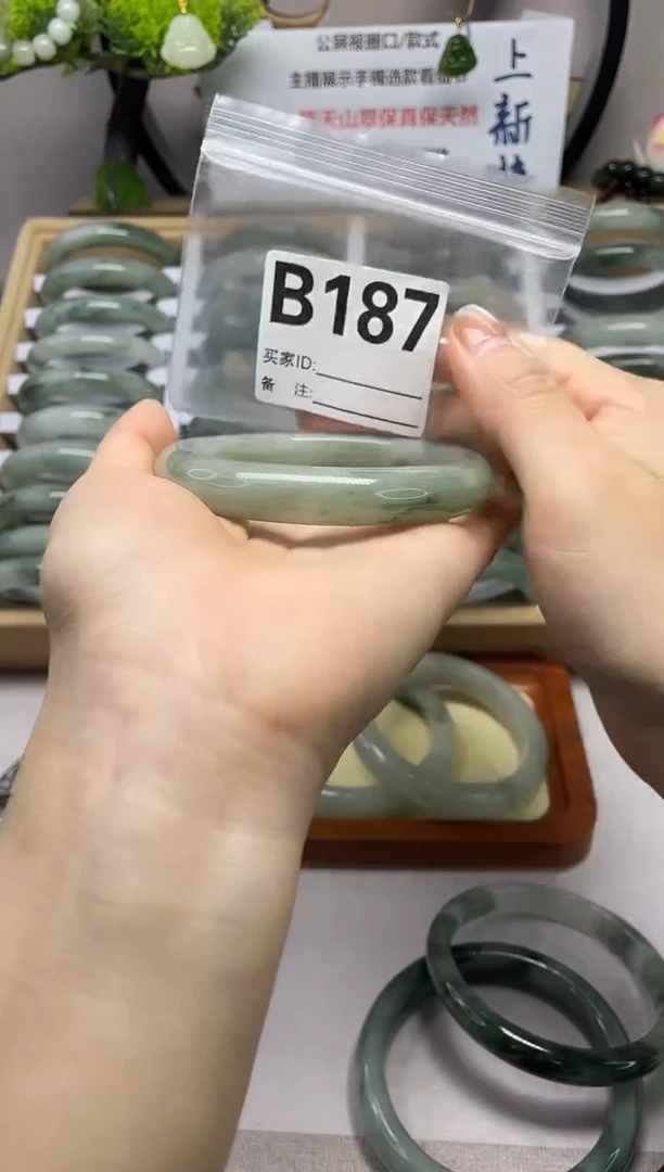 【闪购商品】石英质玉（天山翠）手镯未镶嵌b187