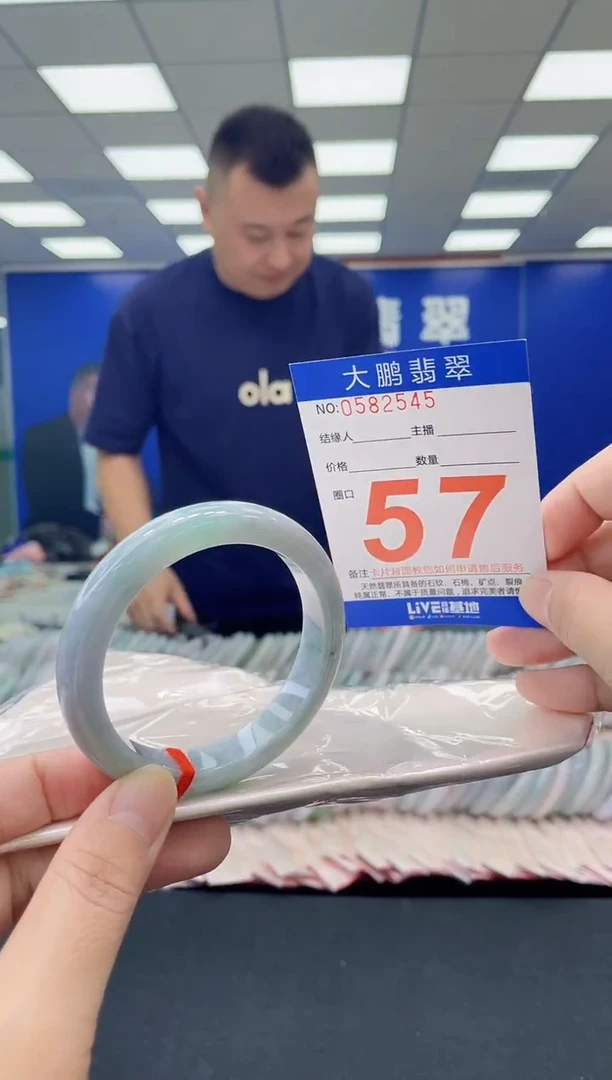 未镶嵌手镯翡翠多样性发其一