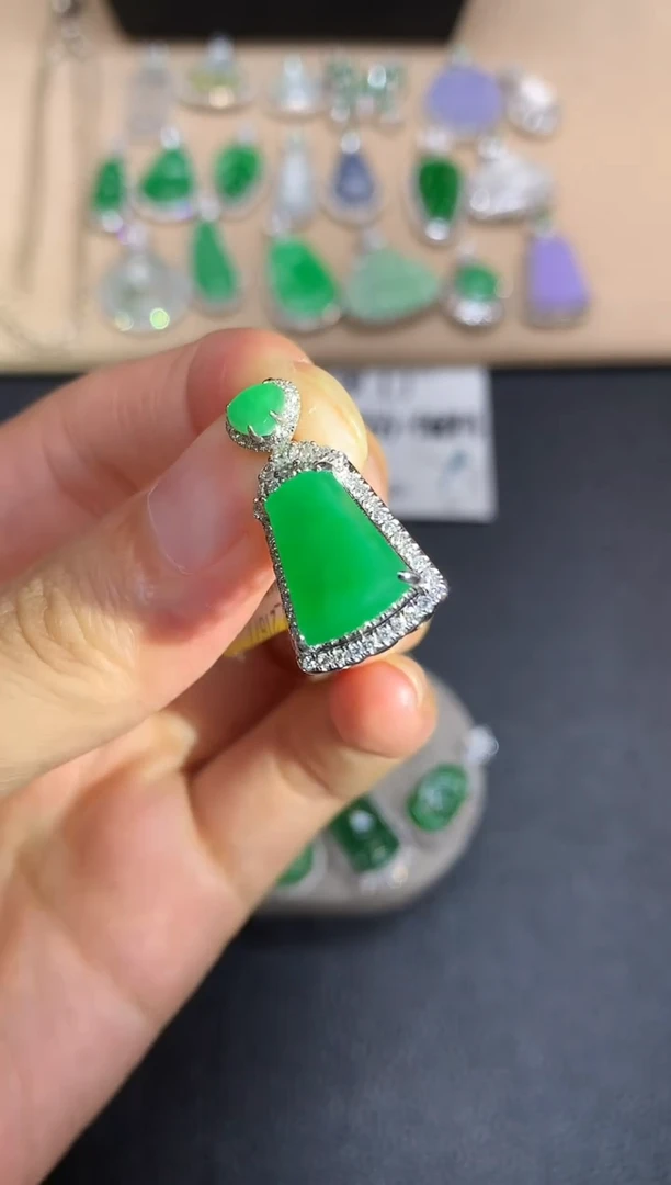 颈饰未镶嵌翡翠无事牌【无服务费