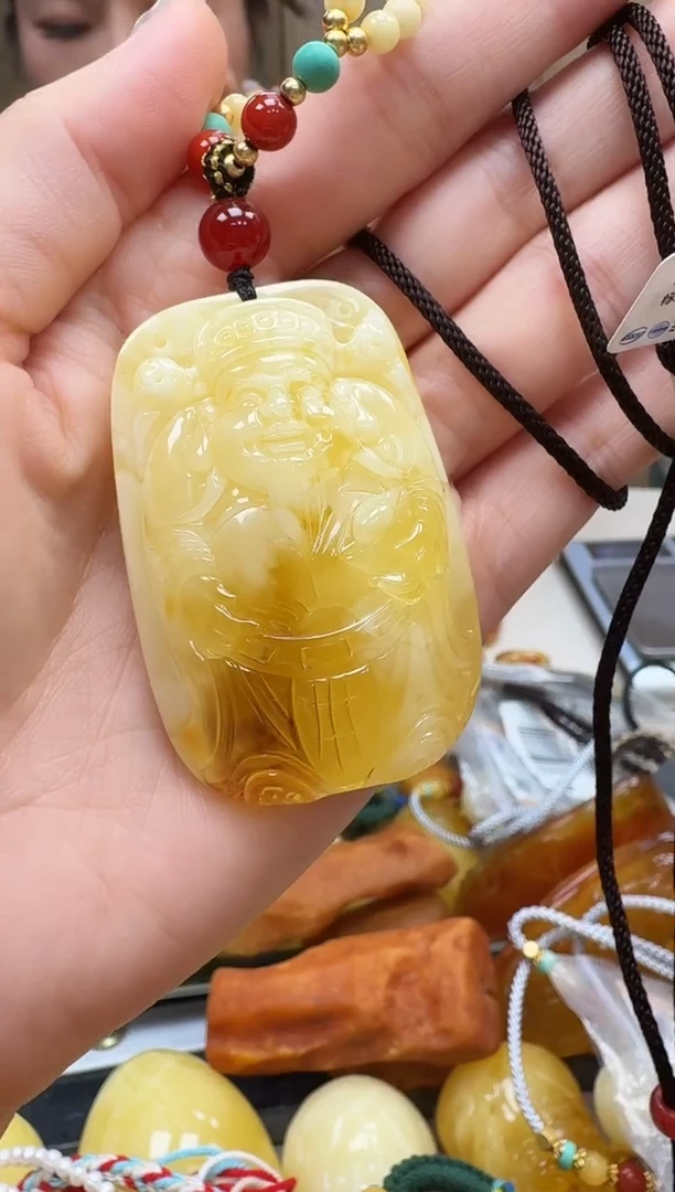 裸石琥珀未镶嵌如图