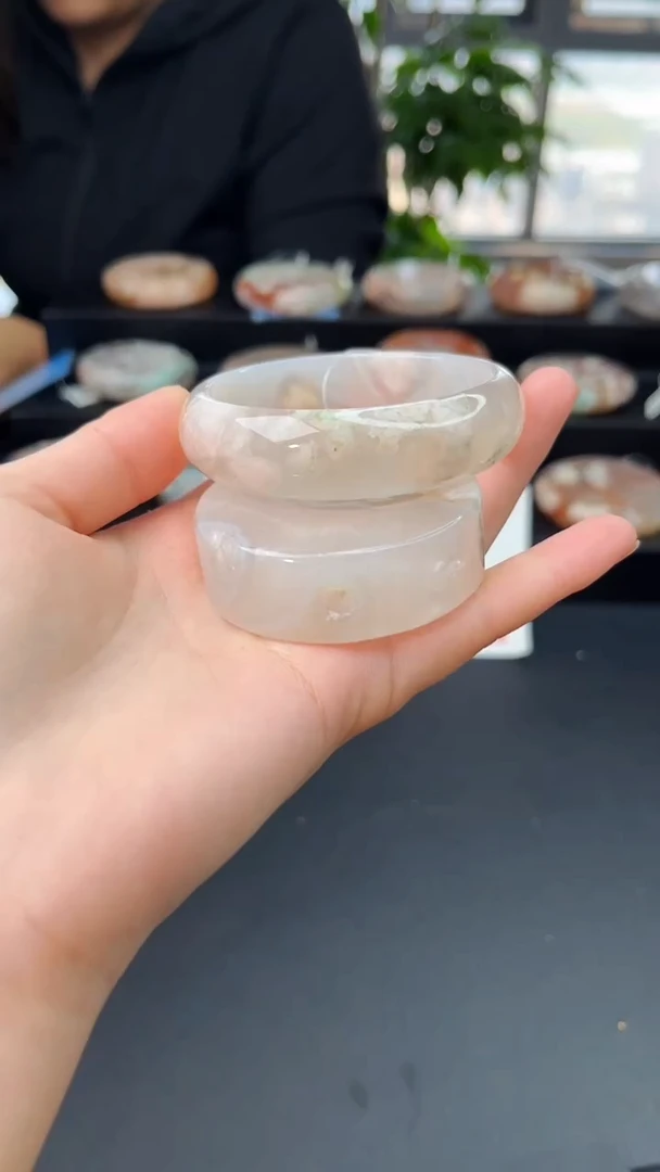 【闪购商品】石英质玉手镯未镶嵌赠送镯心（圈口52