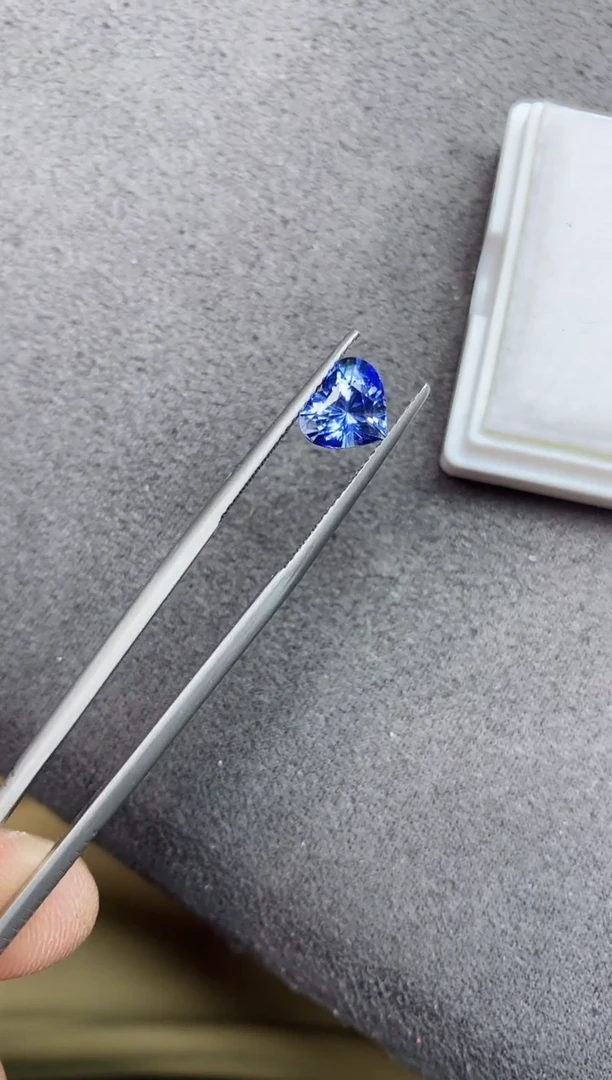 裸石蓝宝石2.21ct矢车菊