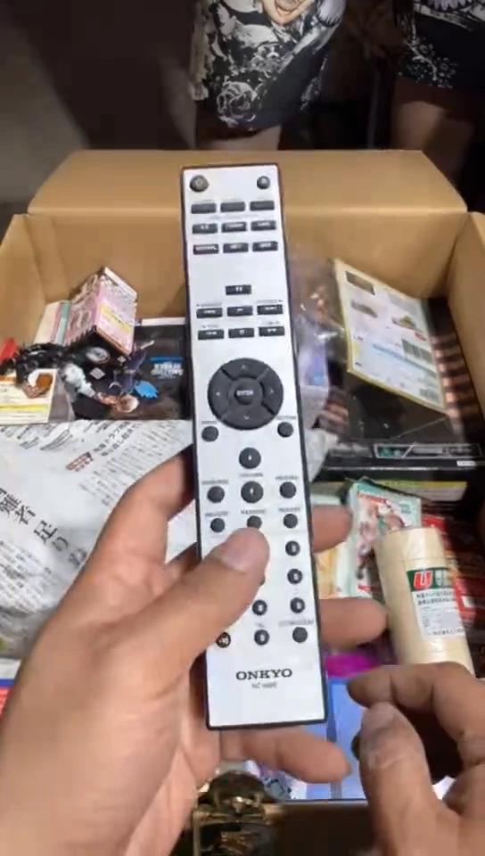 8新中古商品，瑕疵品，不保好坏。329