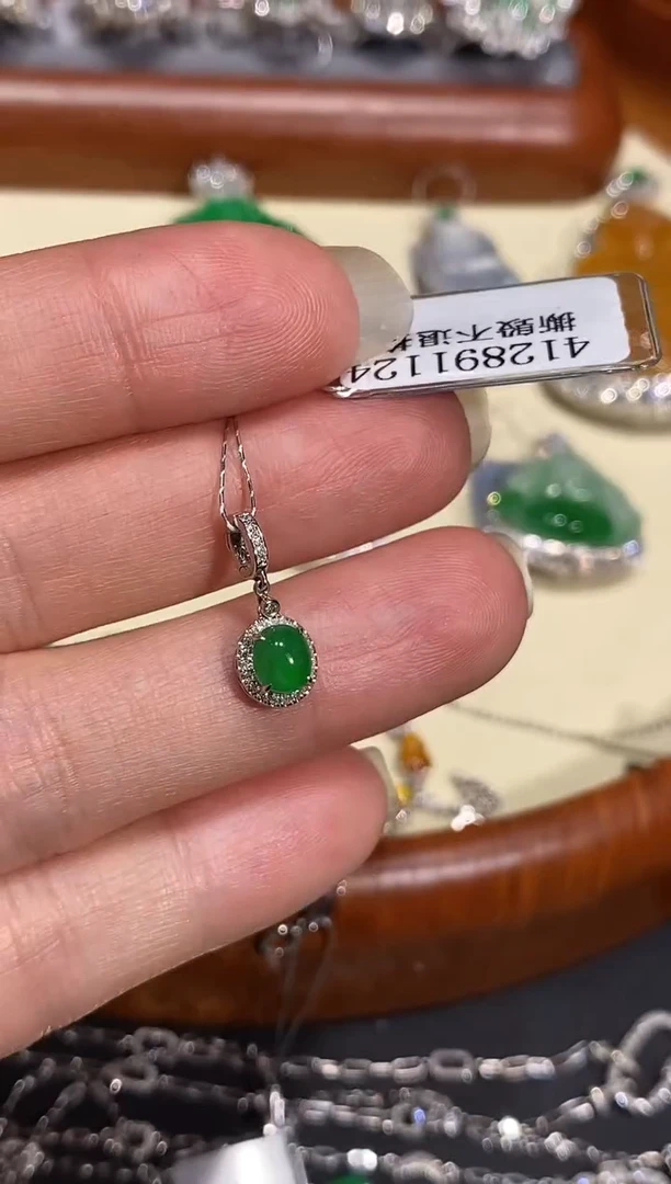 【闪购商品】翡翠颈饰18K金镶嵌吊坠
