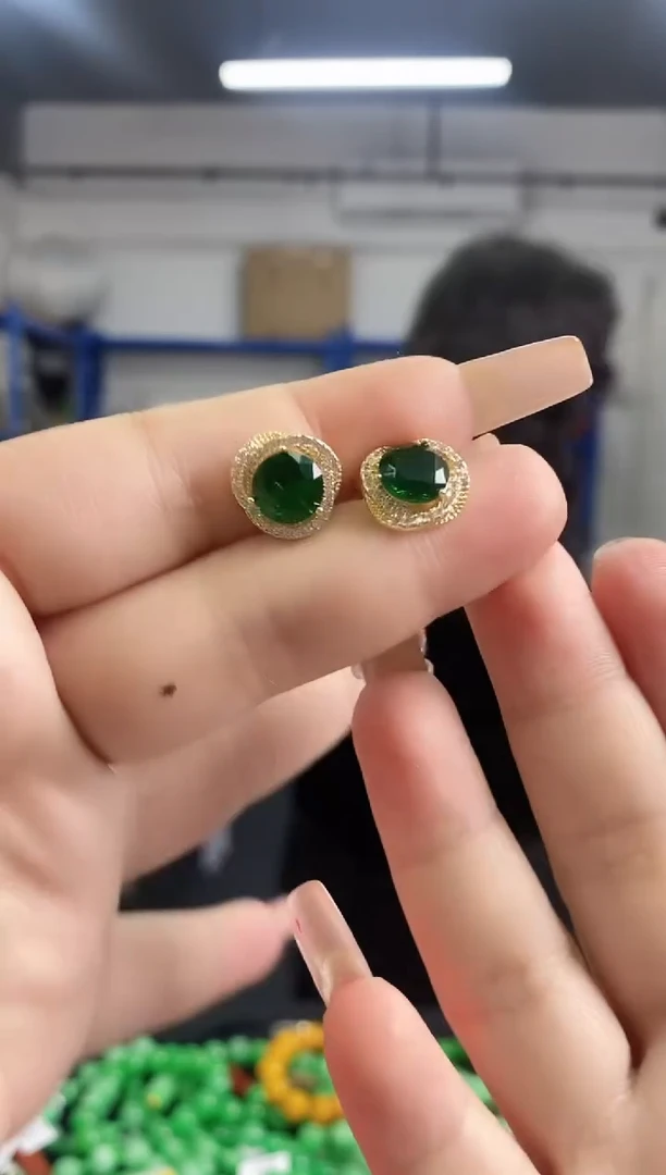 耳饰未镶嵌祖母绿多样性发其一颜色微差