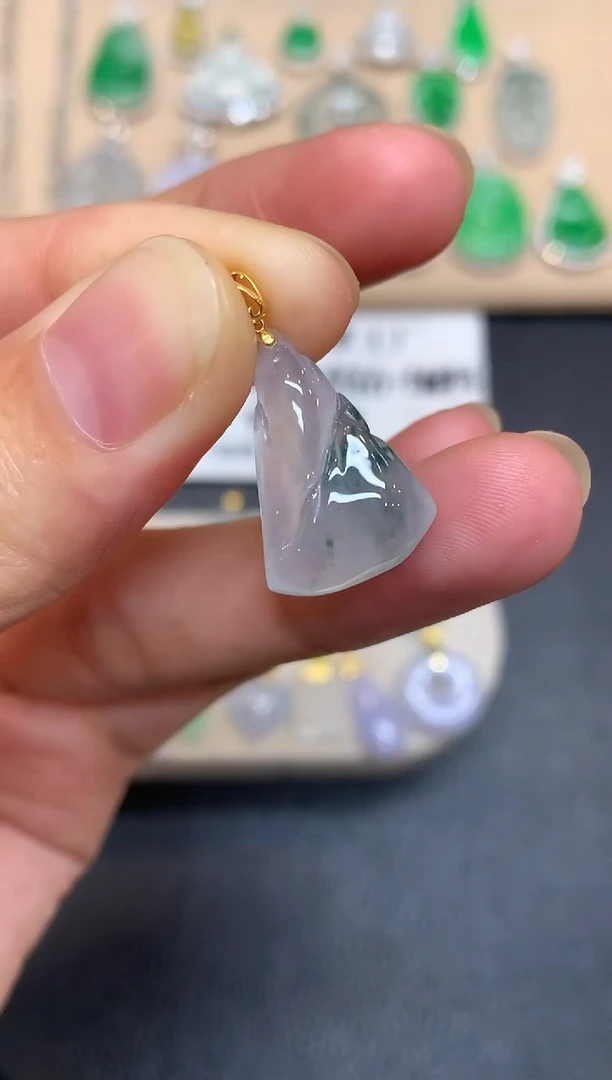 颈饰18K金镶嵌翡翠随形【无服务费